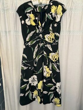 Rich green Floral Midi Dress with Yellow & White Blooms